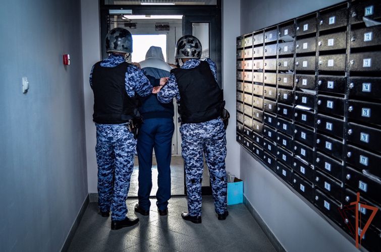 Росгвардейцы задержали пензенца, ударившего топором по руке приятеля