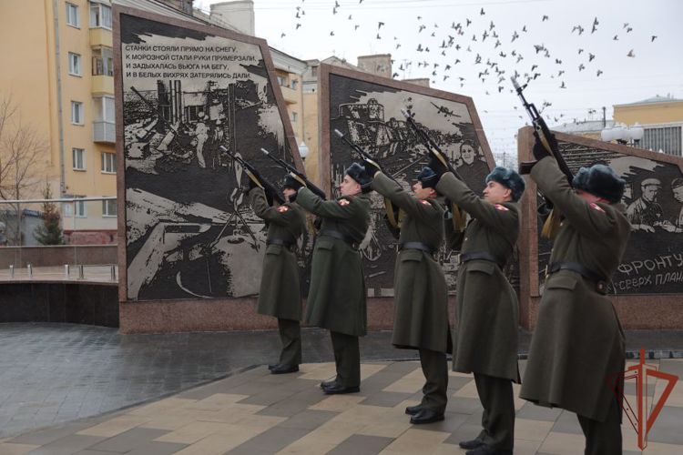 Военнослужащие Росгвардии приняли участие в открытии мемориального комплекса в Красноярске