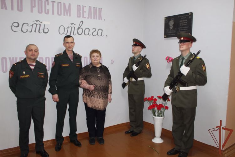 Память о погибшем воине правопорядка увековечили в Сибири