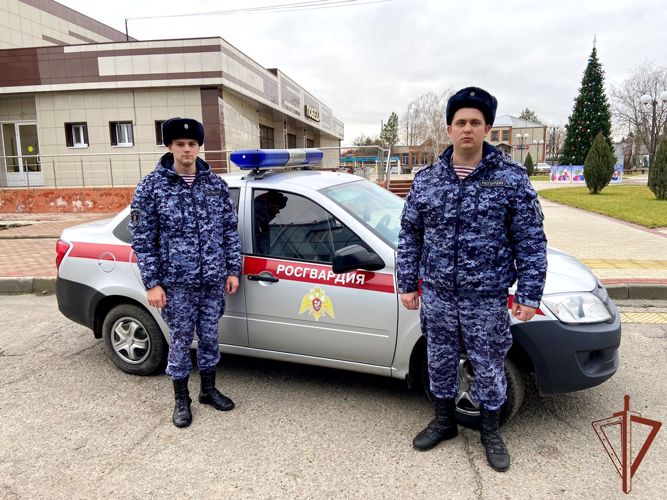 Росгвардейцы помогли вернуться домой утратившей связь с родными жительнице Кубани