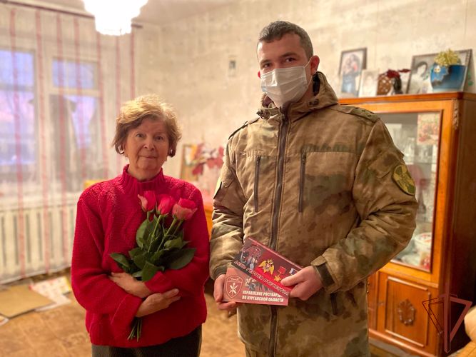 Офицеры Росгвардии навестили вдову первого командира курганского СОБР Героя России Евгения Родькина