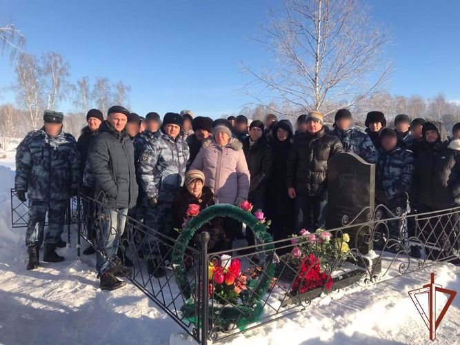 Росгвардейцы почтили память боевого товарища на его родине в Алтайском крае