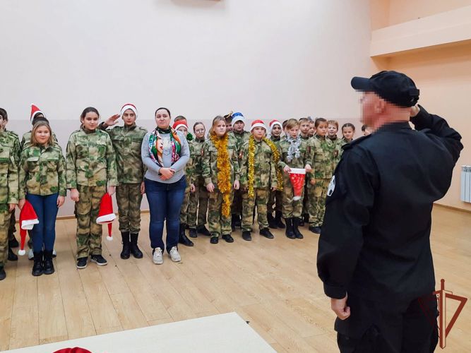 В Краснодарском крае Дед Мороз специального назначения поздравил детей с наступающим Новым годом (Видео)
