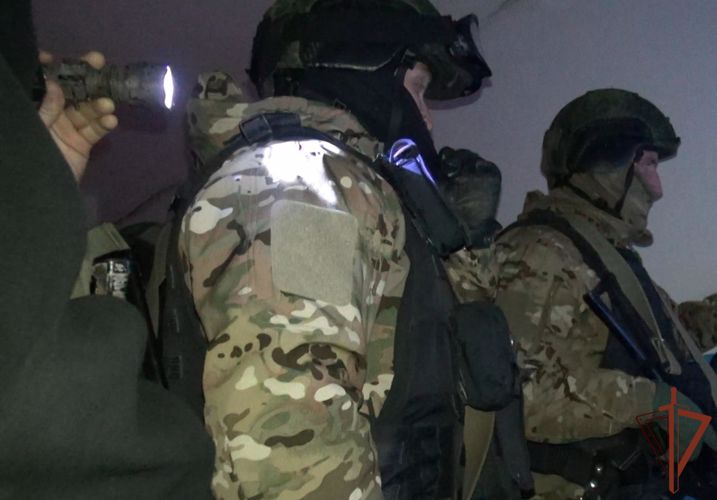 При участии элистинского СОБР Росгвардии задержаны подозреваемые в кражах дизельного топлива с грузовых автомашин 