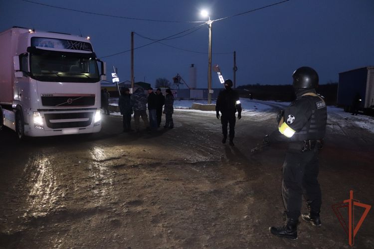 При содействии Росгвардии в приграничном районе Самарской области задержаны товары с признаками контрафакта