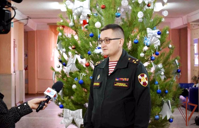 Росгвардейский Дед Мороз специального назначения побывал в гостях у волжских кадет