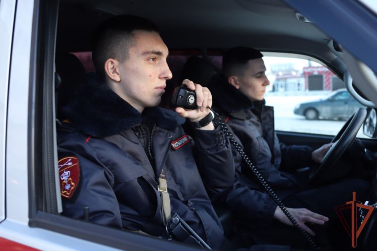 Сотрудники Росгвардии задержали злоумышленника, проникшего ночью в здание новосибирской школы