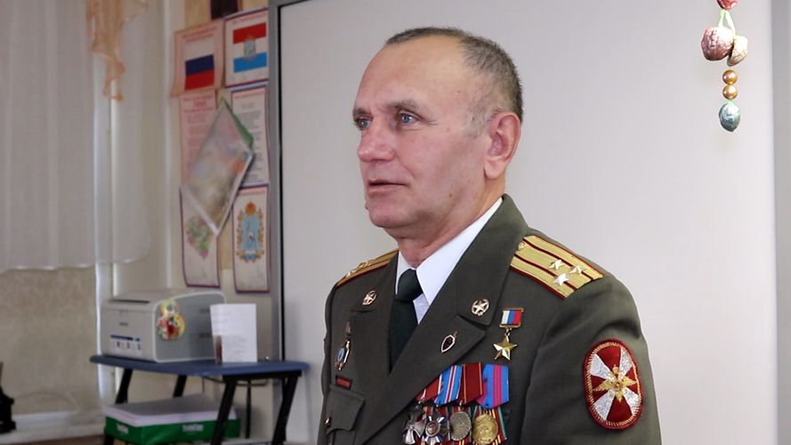 Встреча учеников профильного класса Росгвардии с Героем России состоялась в Тольятти (видео)
