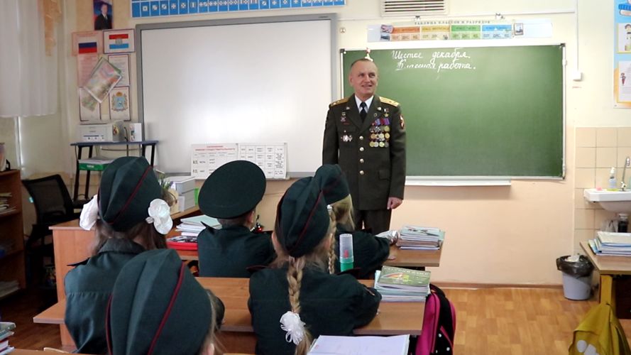 Встреча учеников профильного класса Росгвардии с Героем России состоялась в Тольятти (видео)