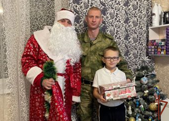 Дети росгвардейцев получили новогодние подарки от фонда «Забота»