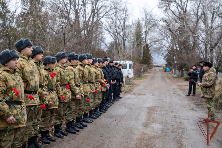 В Северо-Кавказском округе Росгвардии проходят мероприятия в ознаменование Дня героев Отечества