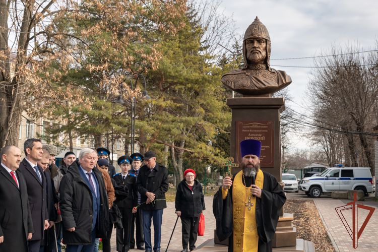 Росгвардейцы приняли участие в открытии памятника Александру Невскому в Ессентуках