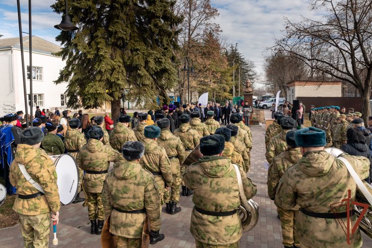 Росгвардейцы приняли участие в открытии памятника Александру Невскому в Ессентуках