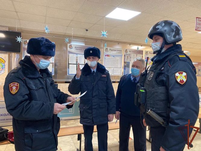 Росгвардия проводит совместные учения с участием «Деда Мороза специального назначения» в Томске   