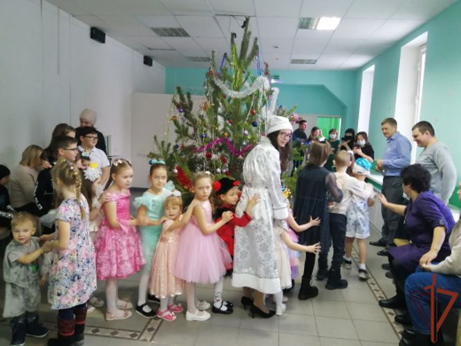 «Дед Мороз специального назначения» поздравил детей росгвардейцев в Зауралье