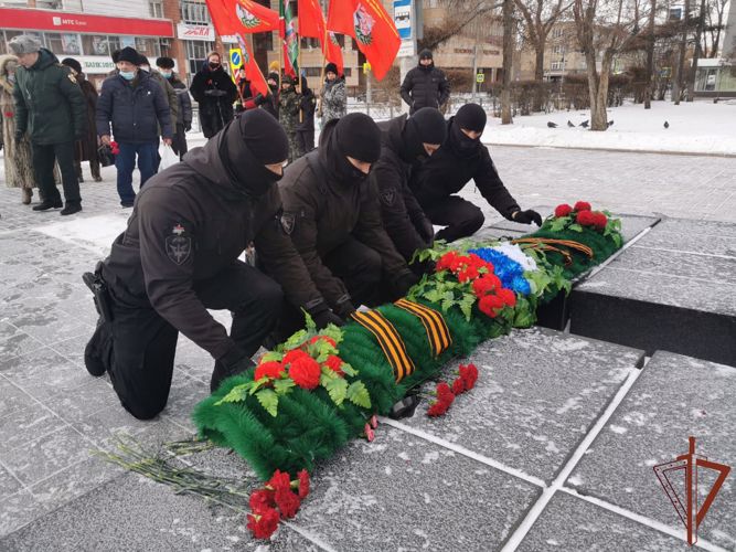 Росгвардейцы в Сибири почтили память погибших в локальных конфликтах воинов