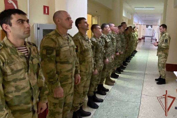 Военнослужащие Росгвардии в Железногорске почтили память погибшего товарища 