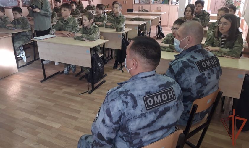 На юге России росгвардейцы почтили память неизвестного солдата