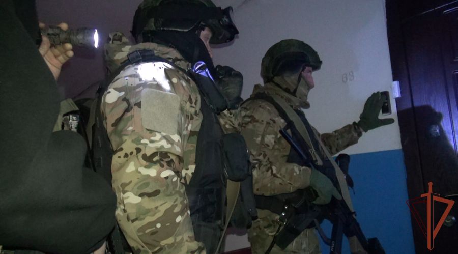 При содействии севастопольского СОБР Росгвардии задержаны подозреваемые в крупном мошенничестве