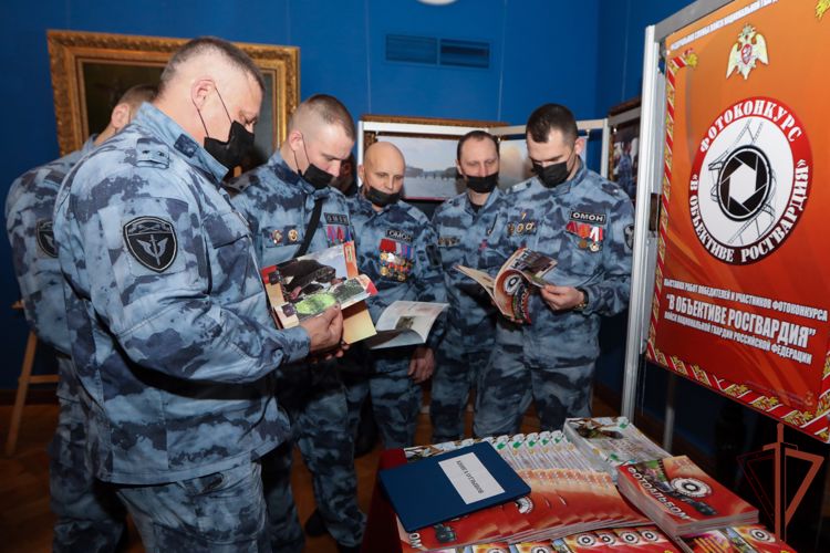 Генерал-лейтенант юстиции Игорь Ильяш открыл фотовыставку ко Дню героев Отечества (видео)