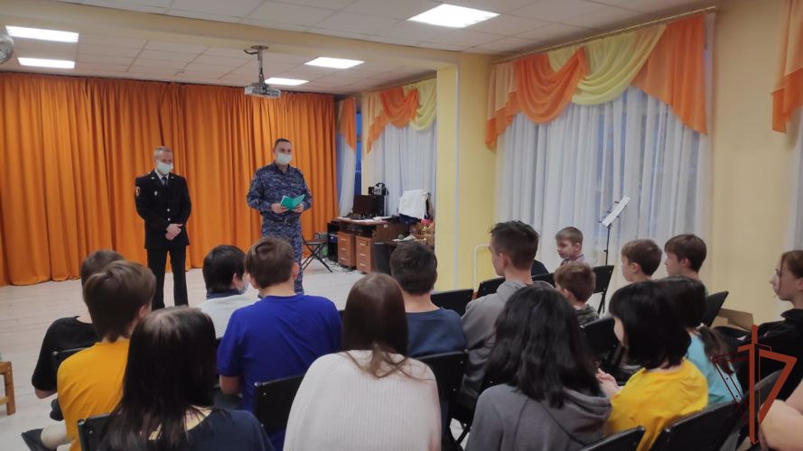 Росгвардейцы провели тематическое мероприятие в столичном центре поддержки семьи и детства
