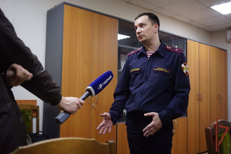 Журналисты воронежского областного телеканала побывали в отделе лицензионно – разрешительной работы Росгвардии 