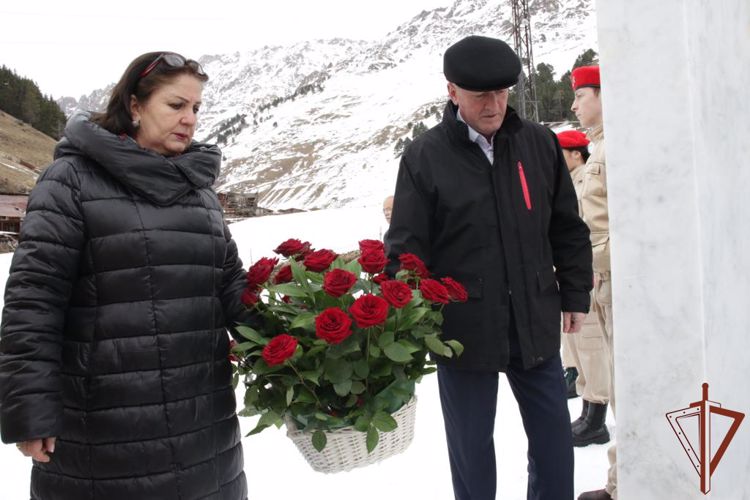 Память погибших журналистов почтили росгвардейцы в Кабардино-Балкарии