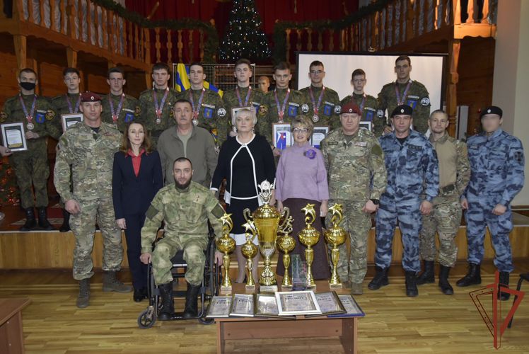 Росгвардейцы поздравили подшефную белгородскую команду с призовым местом в военно-патриотических играх 