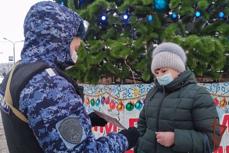 Акция Росгвардии «Безопасный Новый год» проходит в столице (видео)