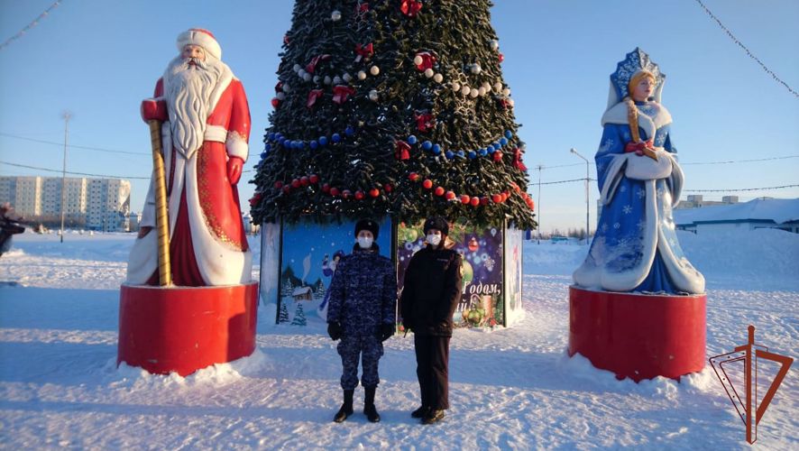 Военнослужащие и сотрудники Уральского округа Росгвардии приняли участие в обеспечении правопорядка и безопасности граждан в новогоднюю ночь