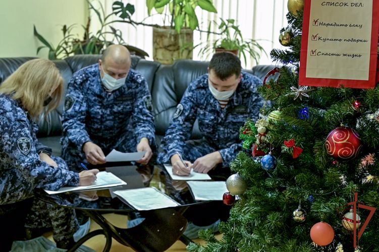 Около 100 росгвардейцев сдали кровь для пациентов Центра сердечно-сосудистой хирургии имени А.Н. Бакулева