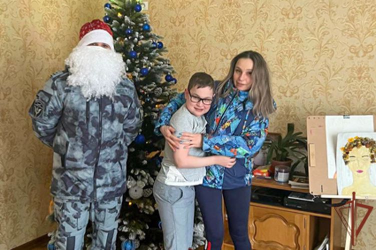 Дед Мороз специального назначения поздравил с Новым годом юных жителей Ростовской области