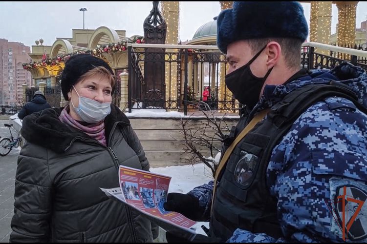 Акция Росгвардии «Безопасный Новый год» проходит в столице (видео)