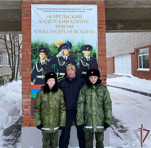 Сотрудники СОБР «Карху» Росгвардии оборудовали лыжную трассу для карельских кадетов
