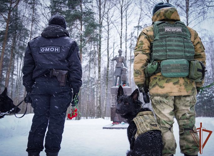 Кинологи Росгвардии почтили память предшественников, оборонявших Ленинград 