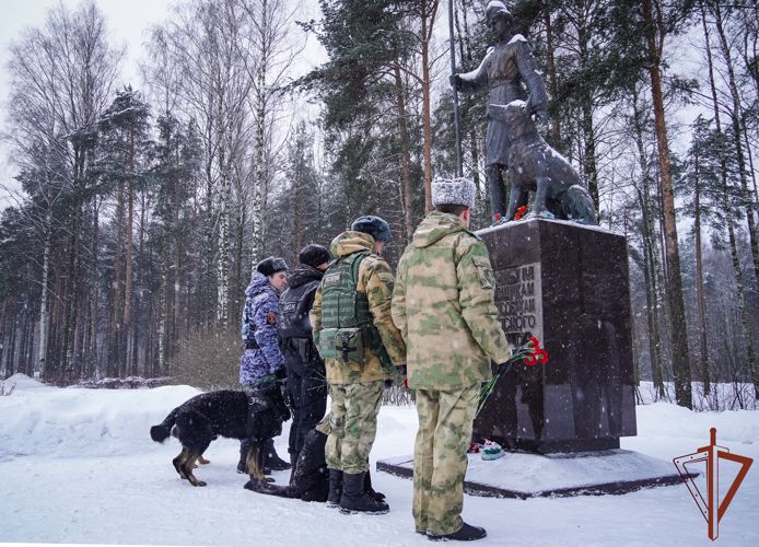 Кинологи Росгвардии почтили память предшественников, оборонявших Ленинград 