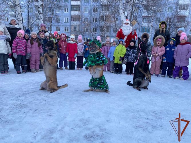 «Дед мороз специального назначения» из Росгвардии продолжает своё путешествие в Томской области (фото, видео)