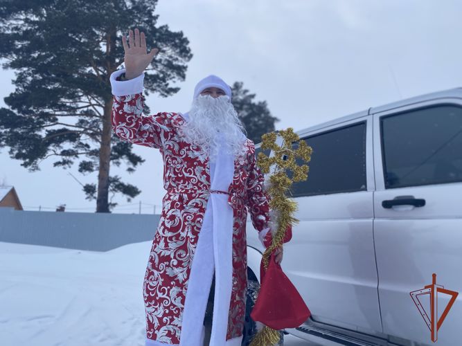 «Дед мороз специального назначения» поздравил с Новым годом и наступающим Рождеством ветерана войны
