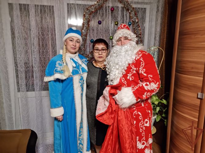 Дед Мороз специального назначения продолжает поздравлять жителей Иркутской области с наступившим Новым Годом