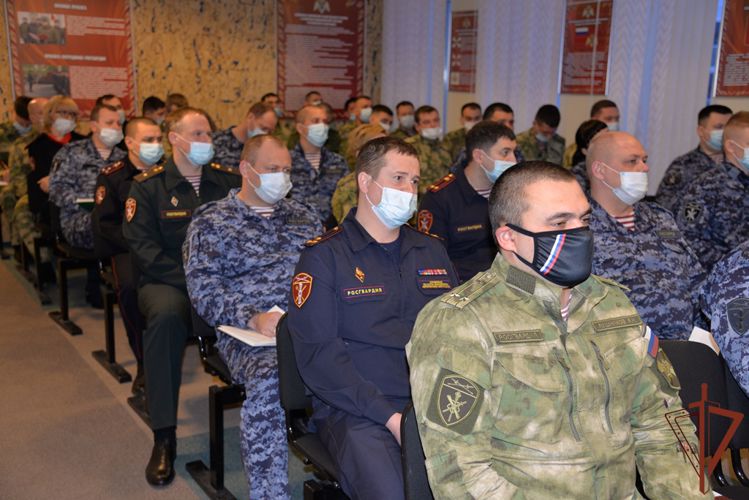 В Уральском округе Росгвардии стартовал зимний период подготовки