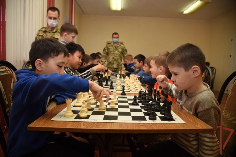 Росгвардия провела новогодний шахматный турнир для грозненских школьников