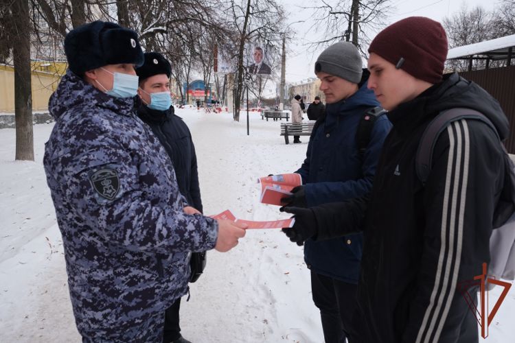В Курской области проходит профилактическая акция Росгвардии «Безопасный новый год»