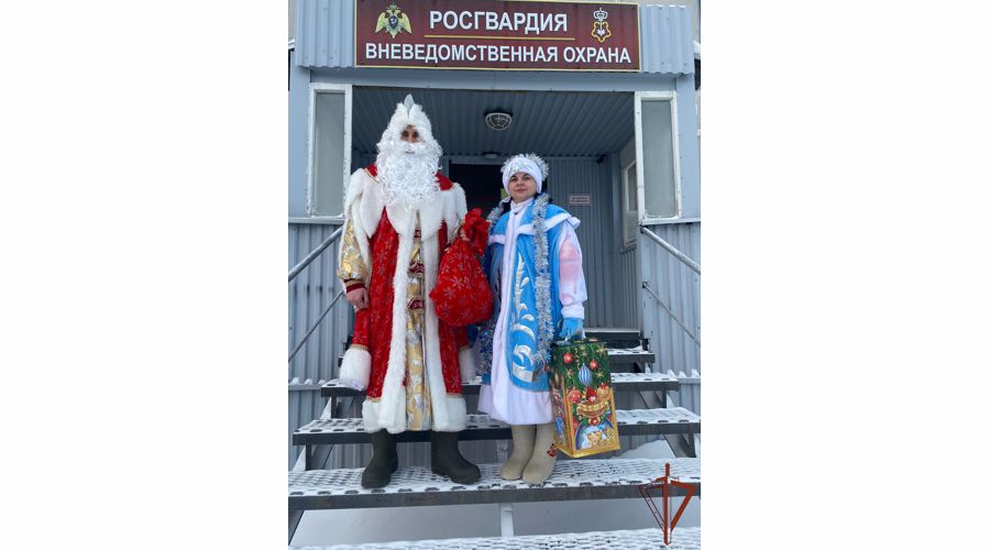 Росгвардейцы поздравили многодетные семьи на Ямале