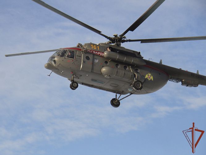 Кемеровский ОМОН отработал беспарашютное десантирование с вертолета МИ-8(видео)