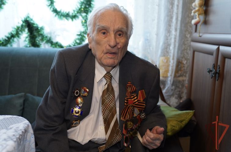Росгвардейцы  поздравили участника Великой Отечественной войны со 101-летием