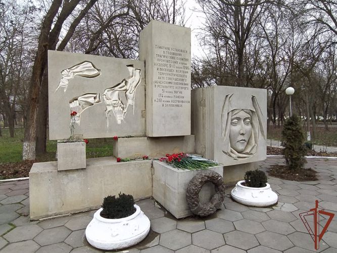 Росгвардейцы почтили память жертв кизлярских событий 1996 года
