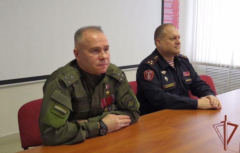 Росгвардия организовала для кадетов из  Тюмени встречу с Героем России  