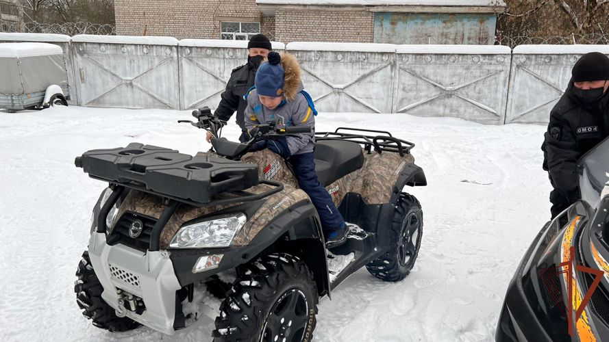 Новогоднее желание особенного ребенка исполнили росгвардейцы в Твери