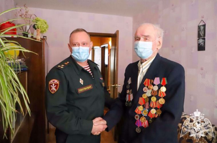 В Рязани росгвардейцы поздравили с Новым годом ветерана Великой Отечественной войны 