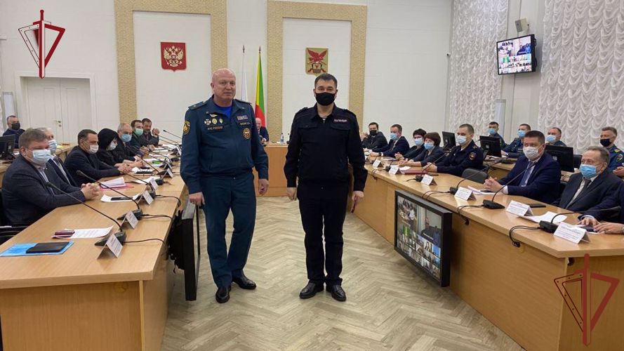 Росгвардейцы награждены медалью МЧС России